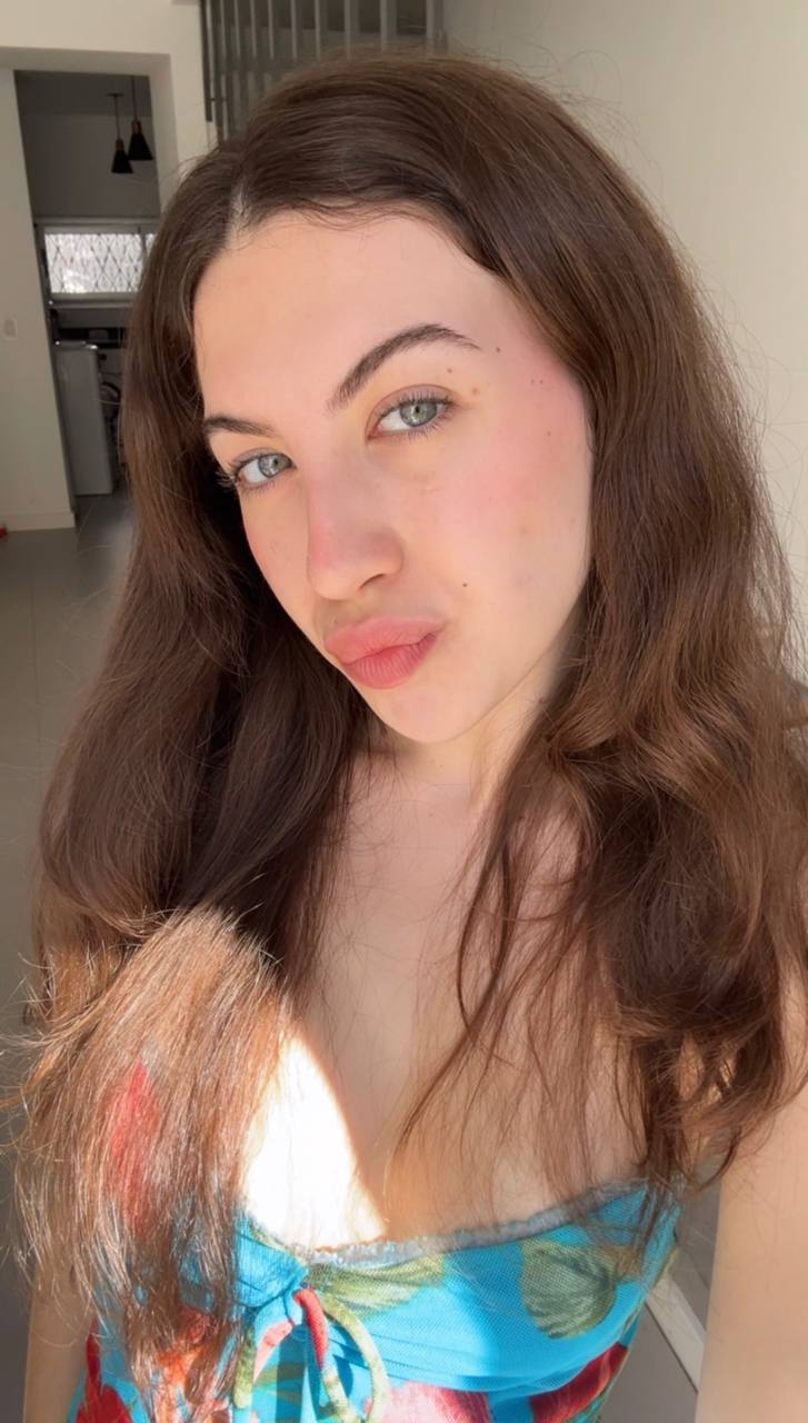 Nude girl Amber in Jiulong