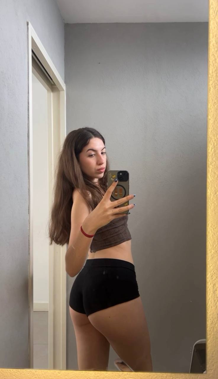 Amber in her underwear in Jiulong