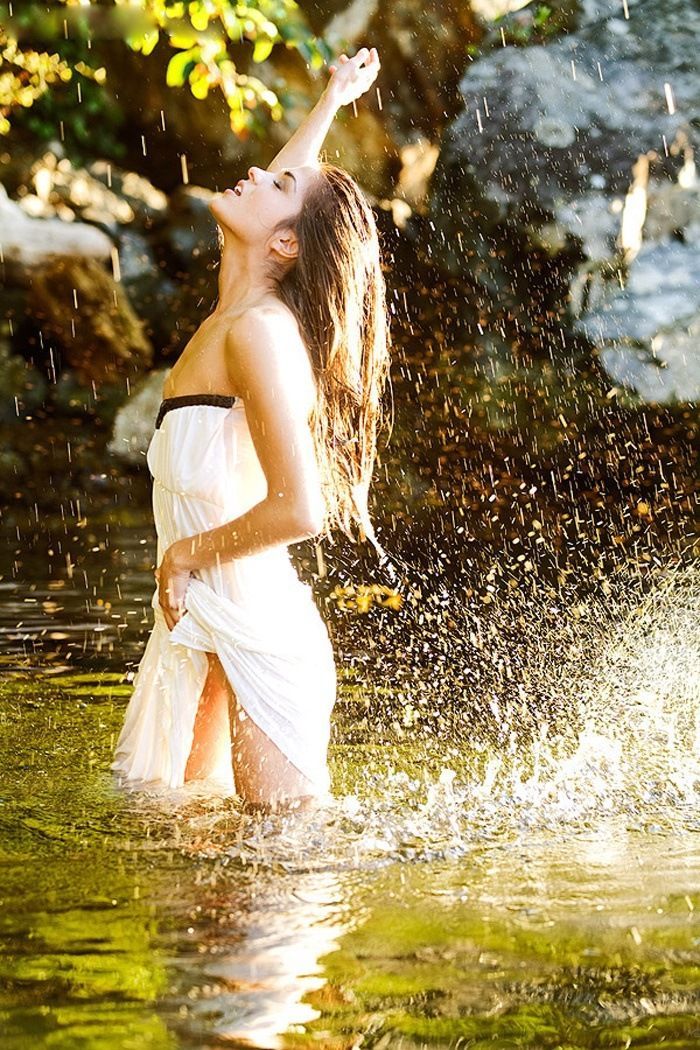 Marie Avgeropoulos in Jiulong