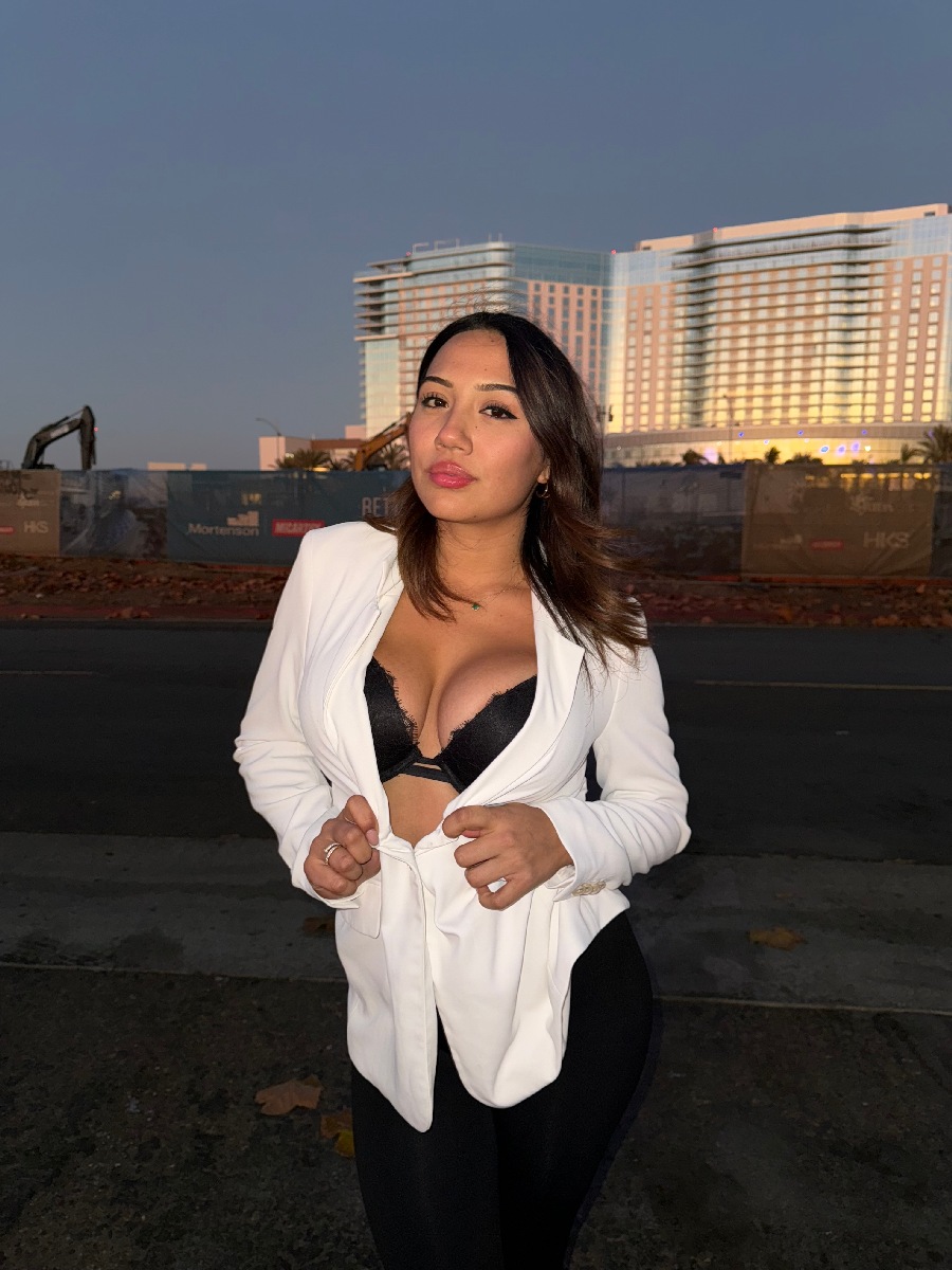 Take a pause and enjoy Ali Cruz — streaming from Jiulong