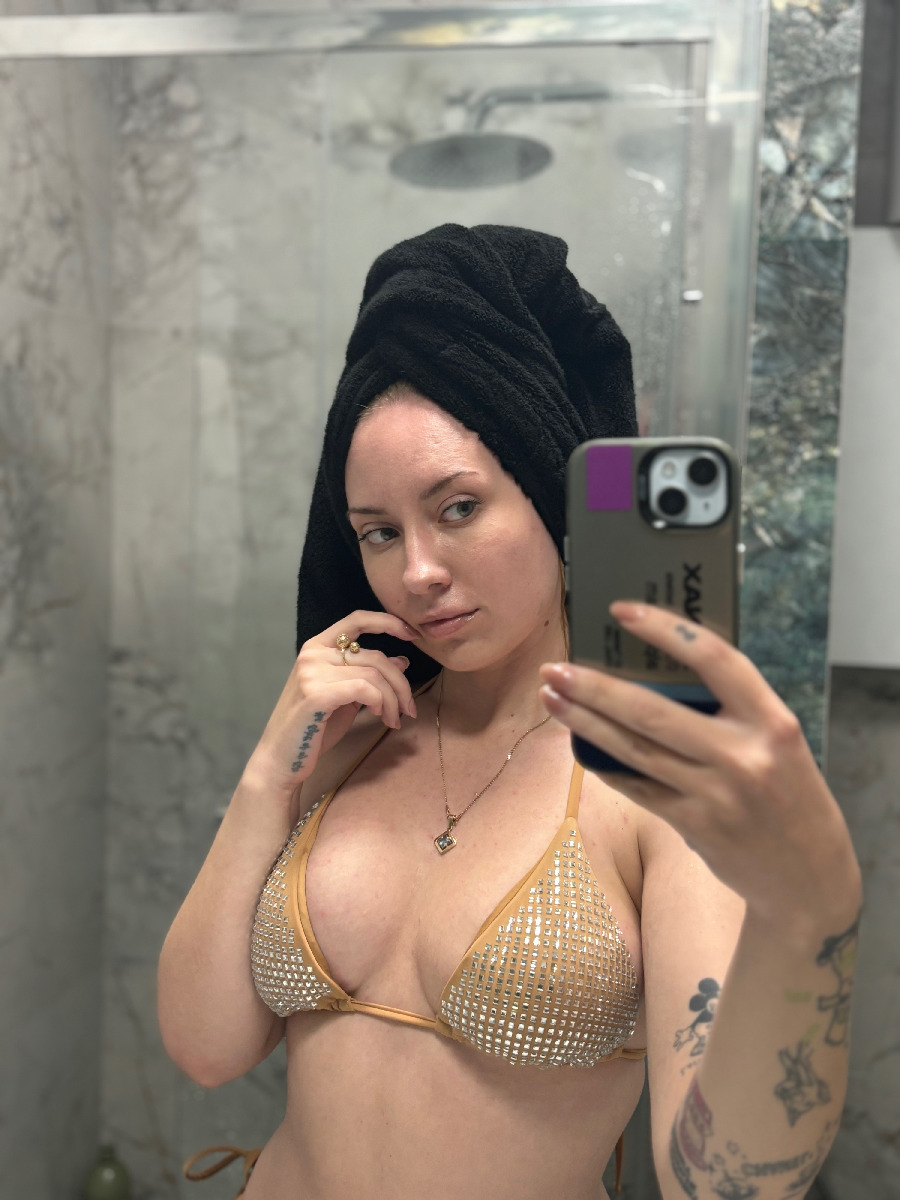 Nude girl KateV in Jiulong