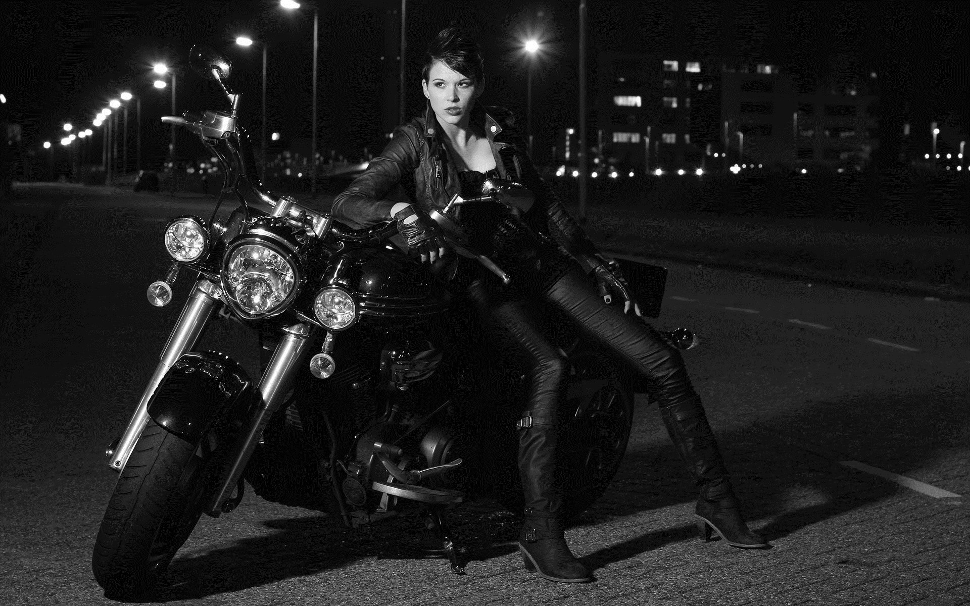 Photo Beautiful girls and motorcycles in Jiulong