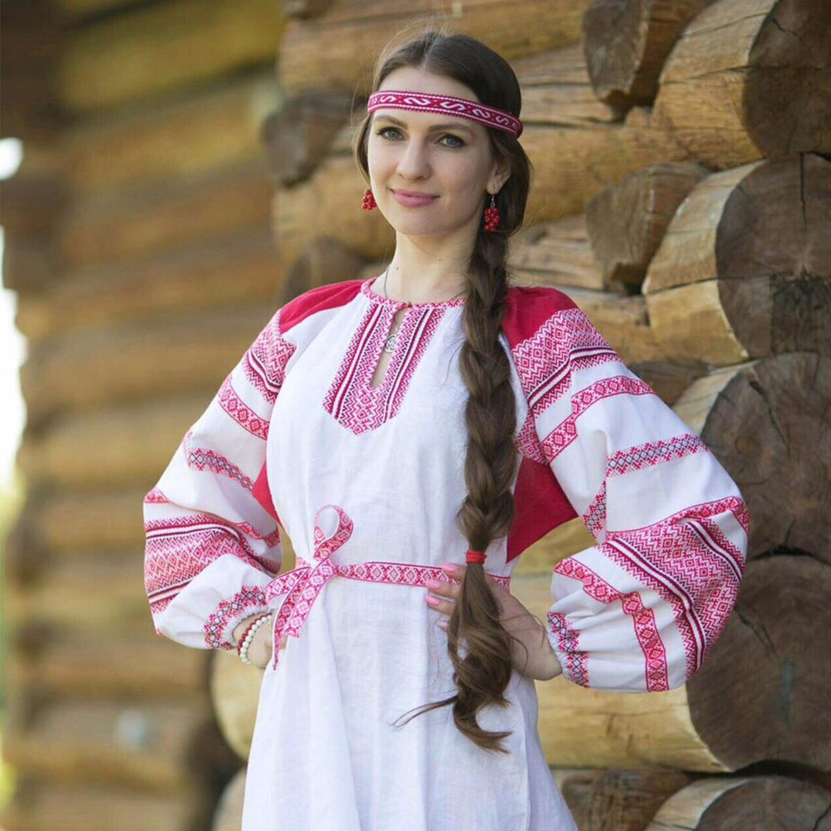 Girls in Slavic costumes in Jiulong