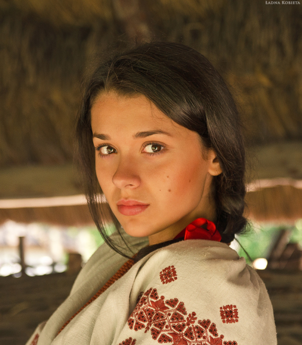 Girls in Slavic costumes in Jiulong