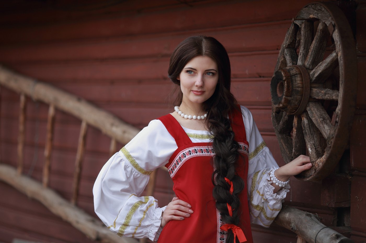 Girls in Slavic costumes in Jiulong