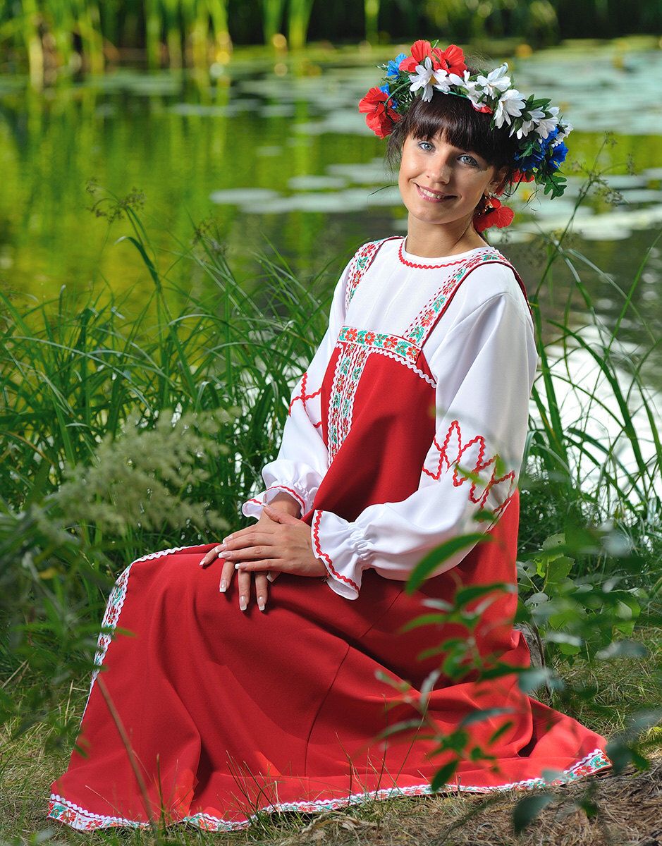 Beautiful girl Girls in Slavic costumes in Jiulong