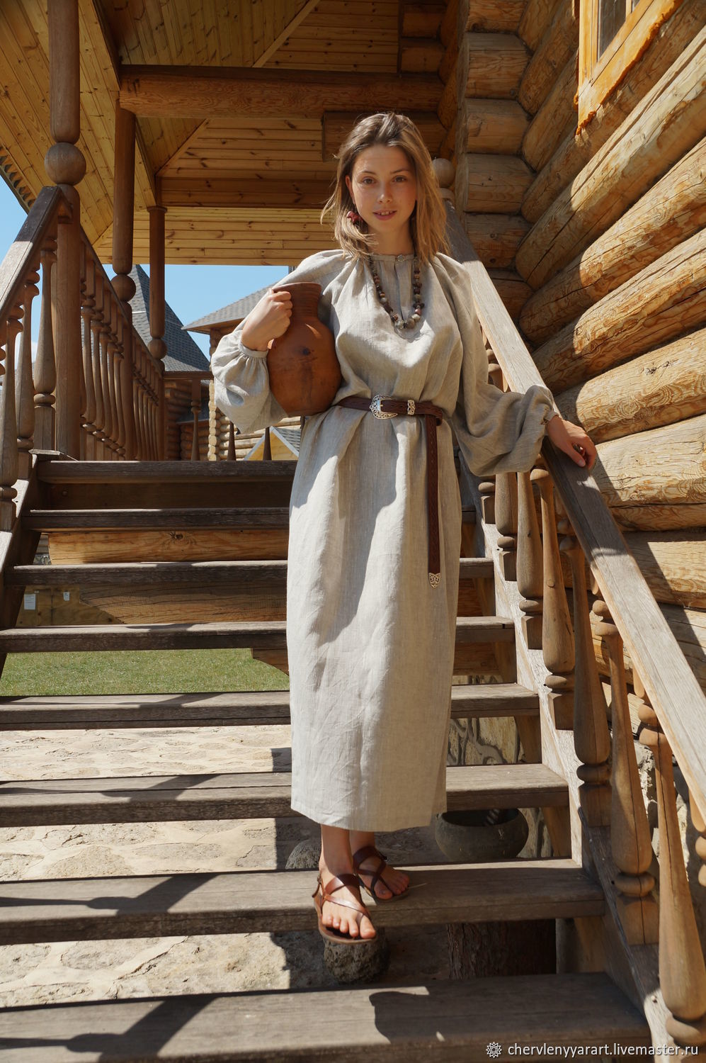 Girls in Slavic costumes in Jiulong