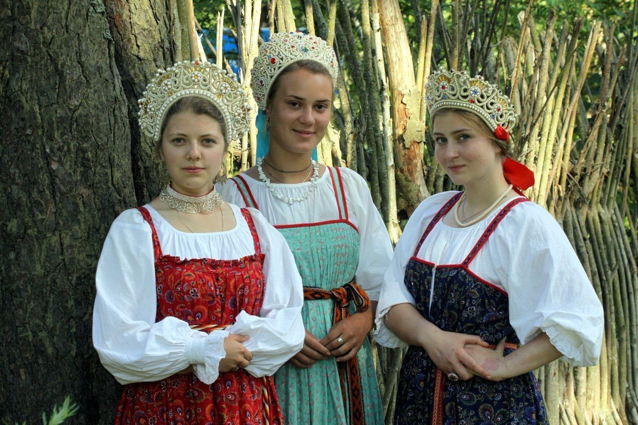 Sexy model Girls in Slavic costumes in Jiulong