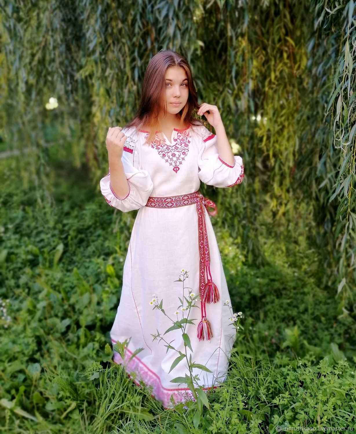 Girl Girls in Slavic costumes in Jiulong
