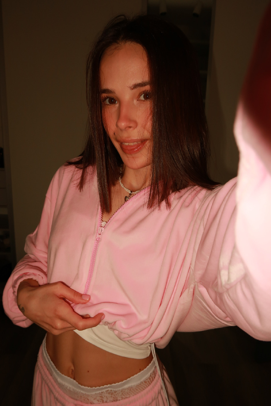 Tina brings the glow — live moments in Jiulong