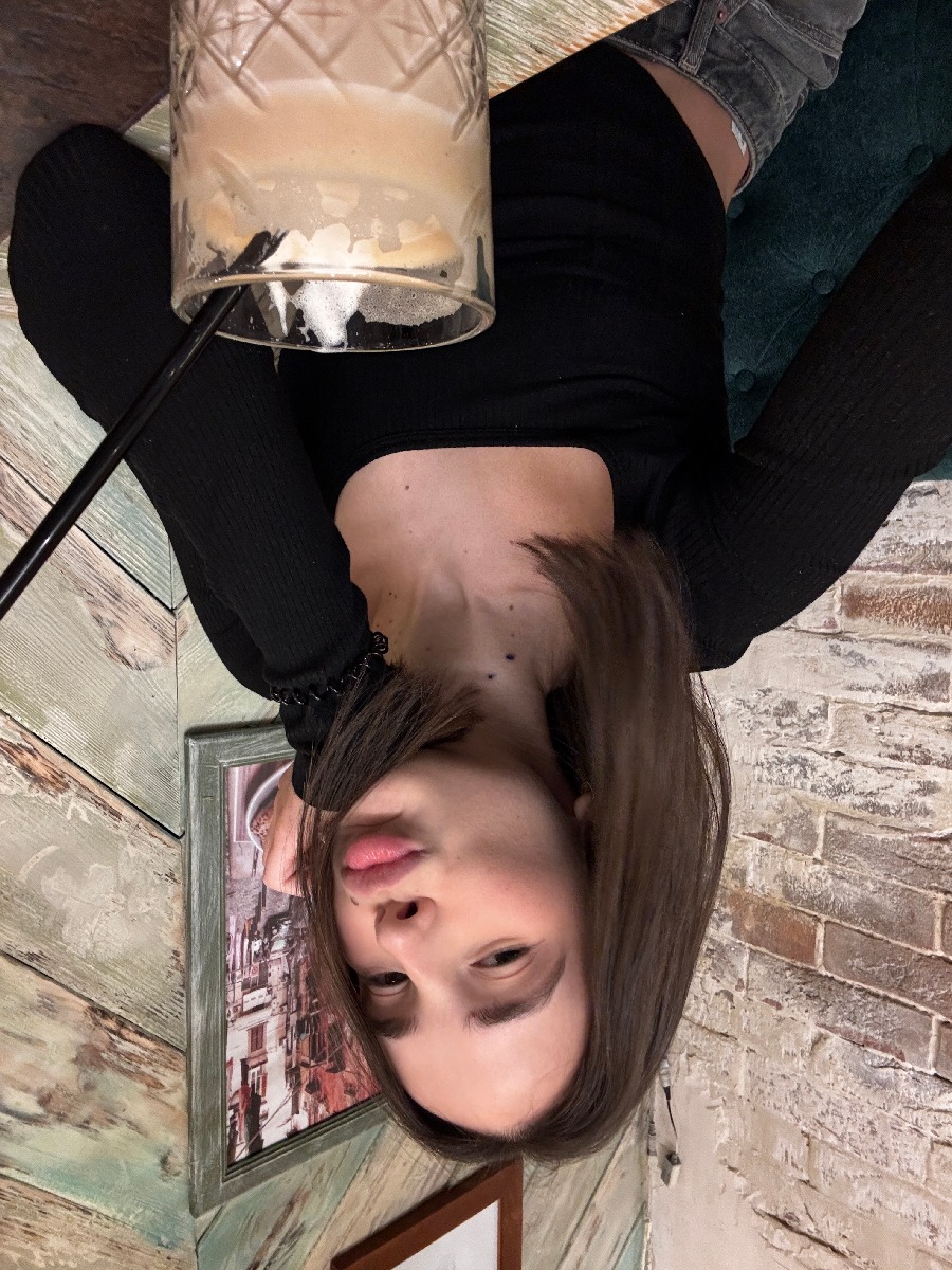 Fresh photos, fresh mood — Tina online in Jiulong